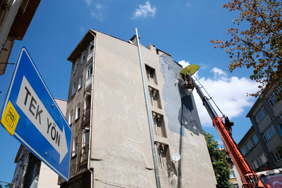 mural_istanbul_mtn_ARES1